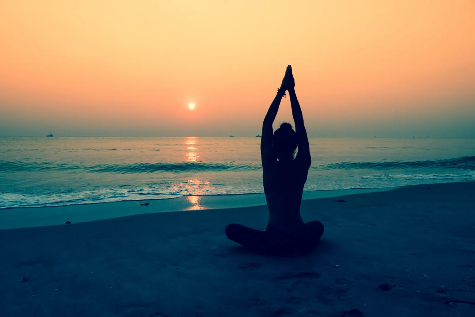 Sahilde gün doğumu